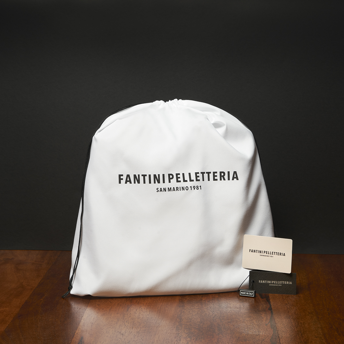 Pakkaus nahkatuotteita Fantini